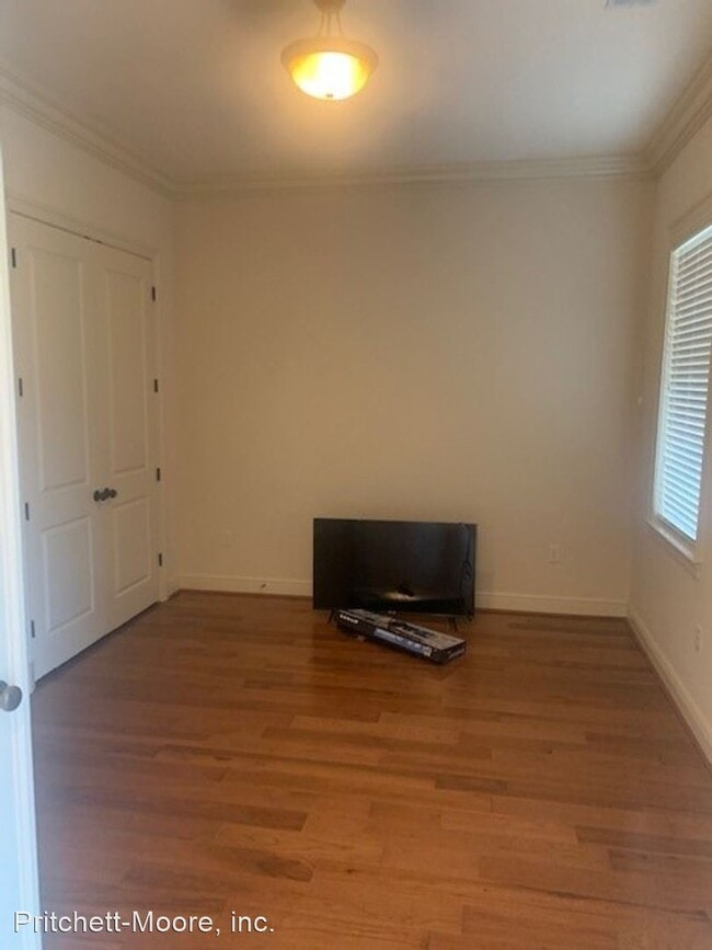 Building Photo - 3 br, 2 bath House - 1650 Jack Warner Pkwy...