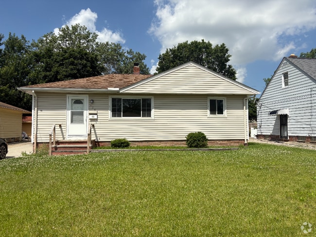 Building Photo - 4208 E 189th St
