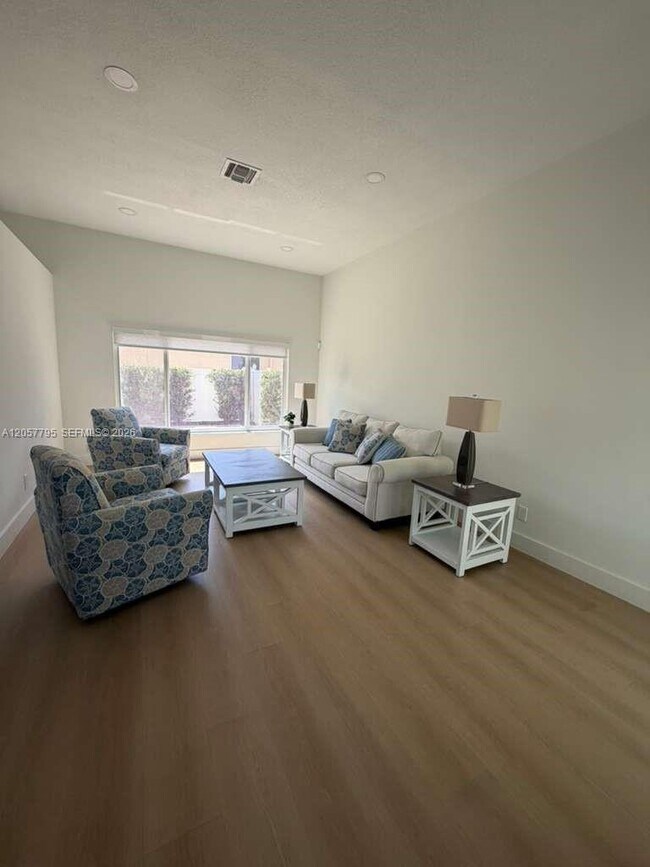 Foto del edificio - 1920 NW 182nd Terrace