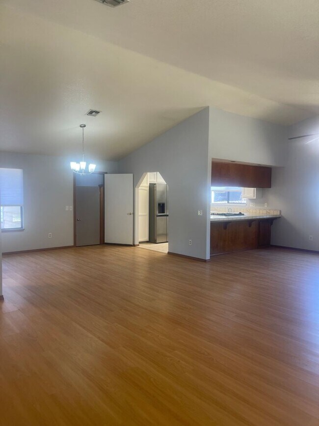 Building Photo - SPACIOUS 3 BED 2 BATH WITH BONUS ROOM / DEN IN THE COUNTRY OAKS SUBDIVISION