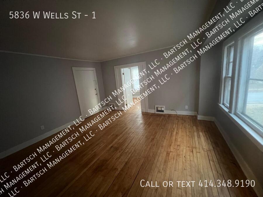 Foto principal - 5836 W Wells St