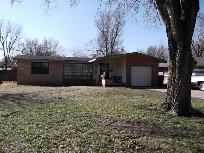 Building Photo - 301 W 27th Ave