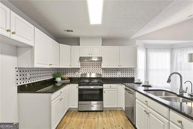 Building Photo - 2049 Manor Oak Ln