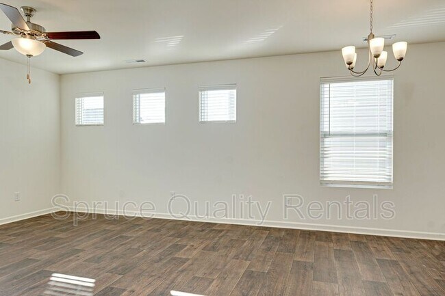 Building Photo - 550 Freeport Ct