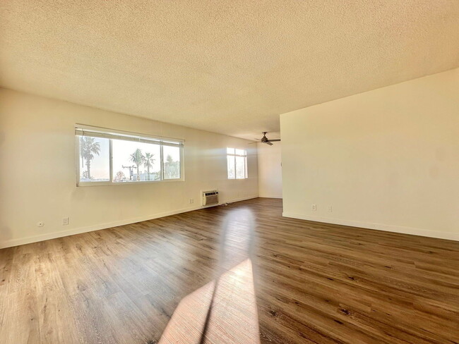 Building Photo - 1226 Larrabee St