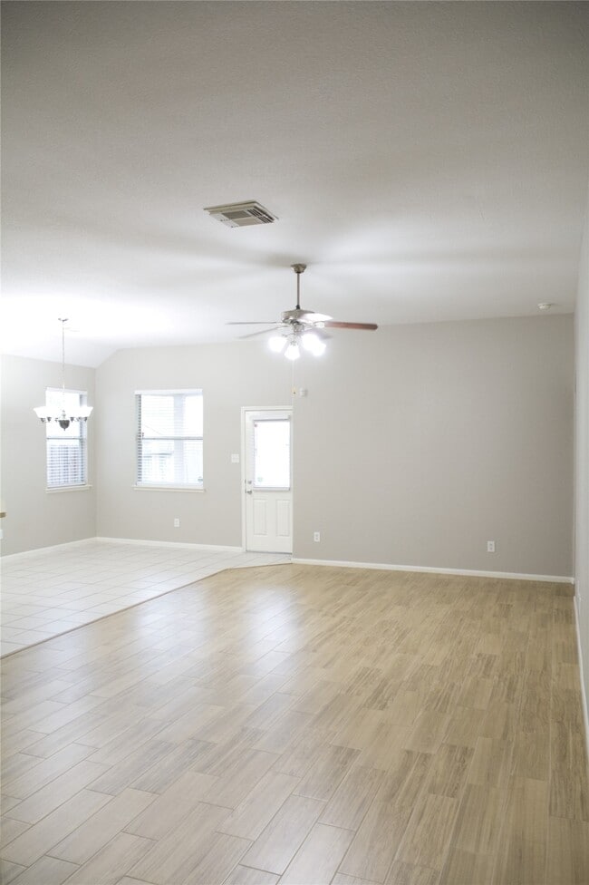 Foto del edificio - 14434 Long Meadow Dr
