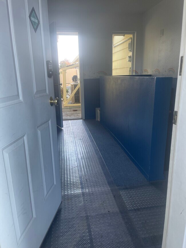 ENTRADA - 1301 3rd St SE