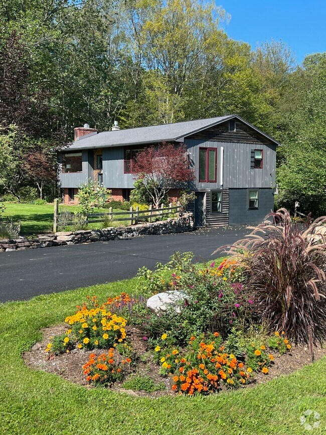 Trout Run Apartments with EV Charging 1 Rentals