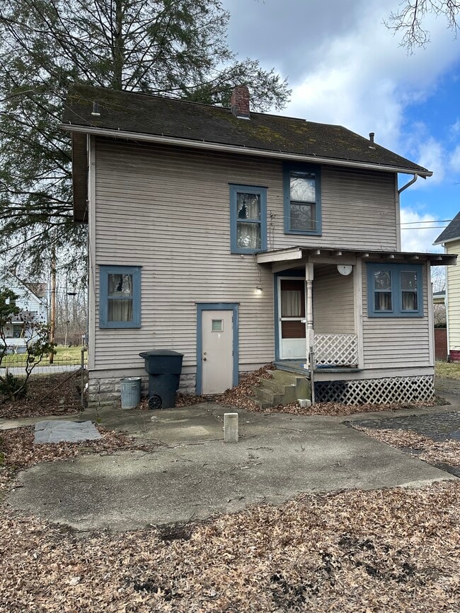 Building Photo - 407 Iddings Ave SE