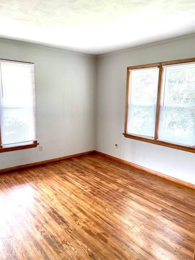 Foto del edificio - Will go fast! 3 BED house across from Memo...