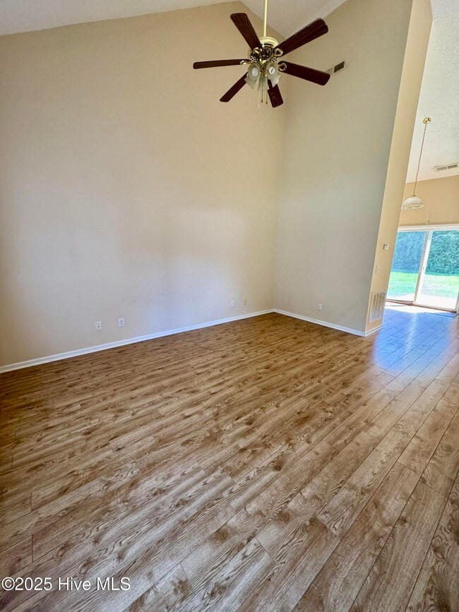 Building Photo - 1127 Brownlea Dr