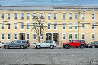 Building Photo - 424 Division St