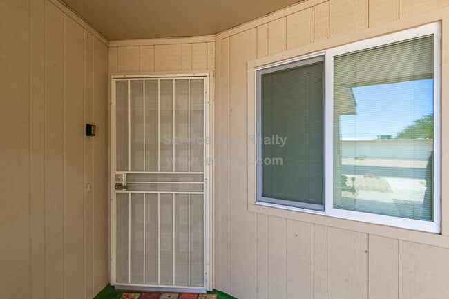 Building Photo - 10125 W Campana Dr