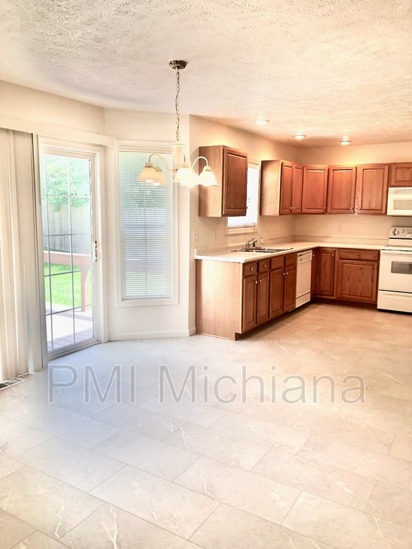 Building Photo - 51880 Courtland Dr