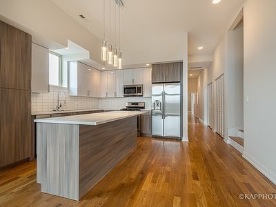 Foto del edificio - 2835 W Division St