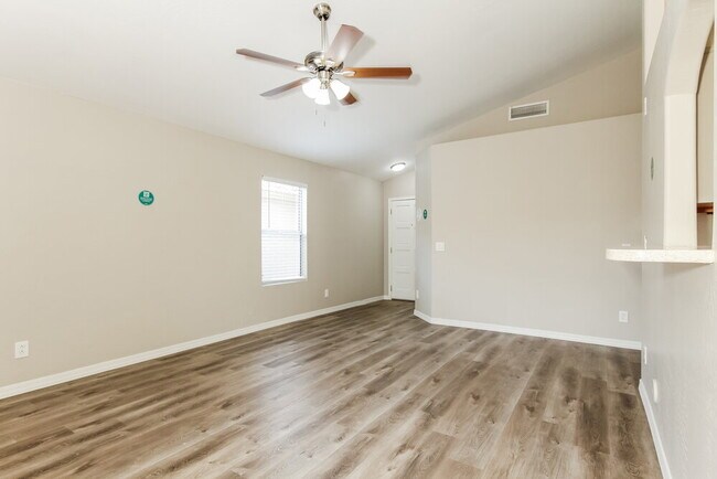 Foto del edificio - 8413 W Bluefield Ave