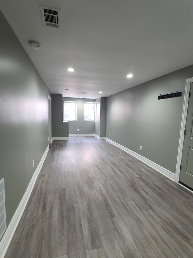 Foto del edificio - 1338 N Claremont Ave