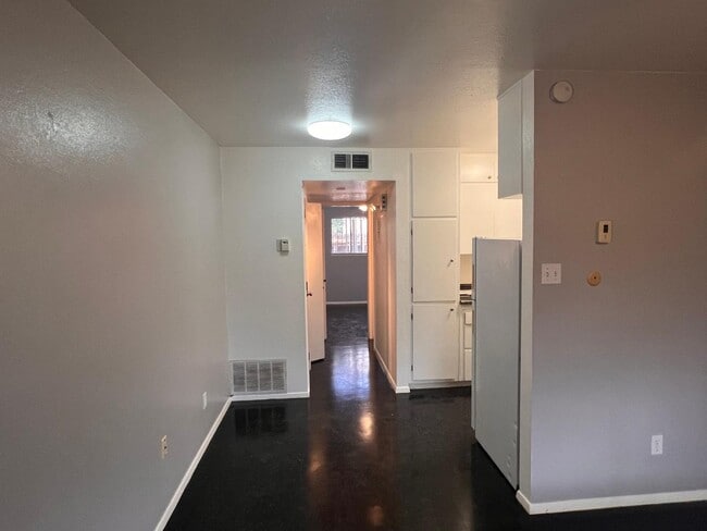Building Photo - 816 Ortiz Dr SE