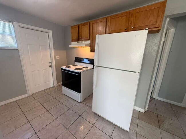 Foto del edificio - Cozy 3/1 House | Apply for FREE This Holiday Season!