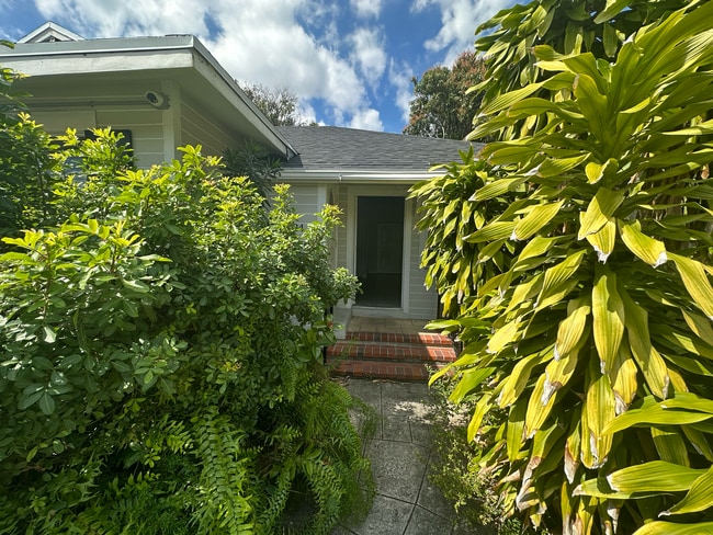 Building Photo - 934 SW 8th Ct
