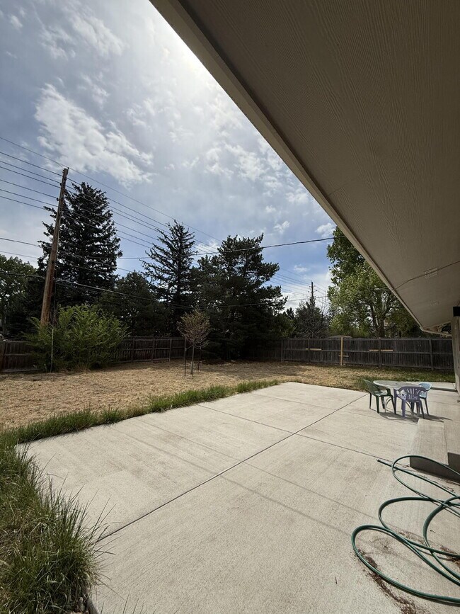 Foto del edificio - Cute 3 Bed with large fenced yard and garage! Great location in Boulder!