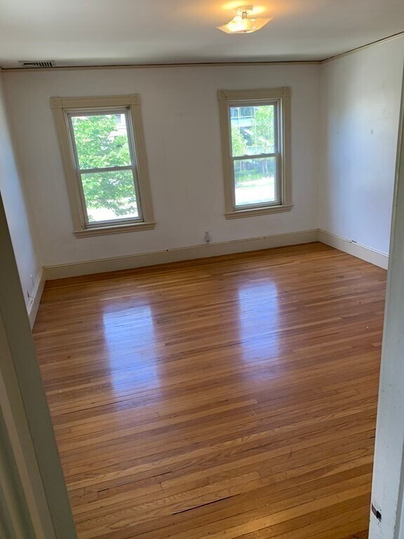 Foto del edificio - 53 Revere Rd