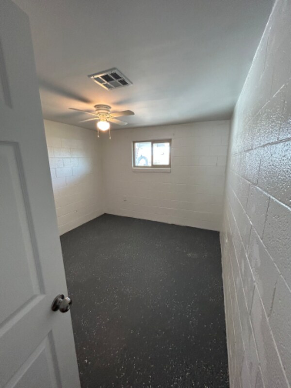 Building Photo - 1540 W Desert Cove Ave