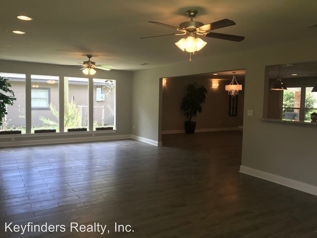 Foto del edificio - 5 br, 2.5 bath House - 616 College Hill Drive