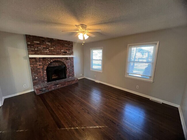 Foto del edificio - 3-Bedroom Home With Finished Basement and Storage Shed