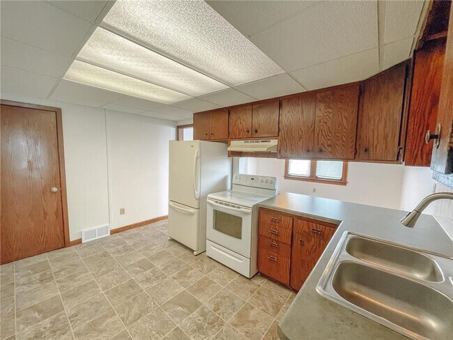 Building Photo - 1216 6th Ave S