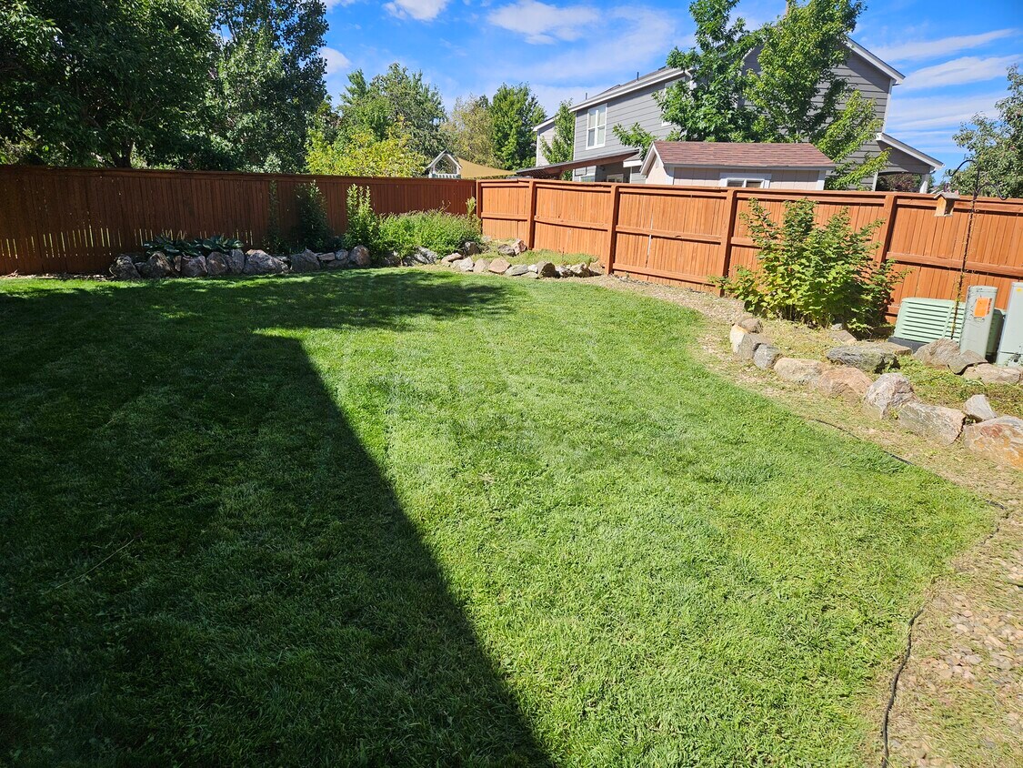 Foto principal - 9879 Saybrook St
