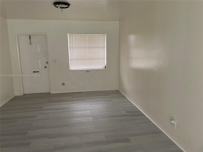 Foto del edificio - 2450 Lincoln St