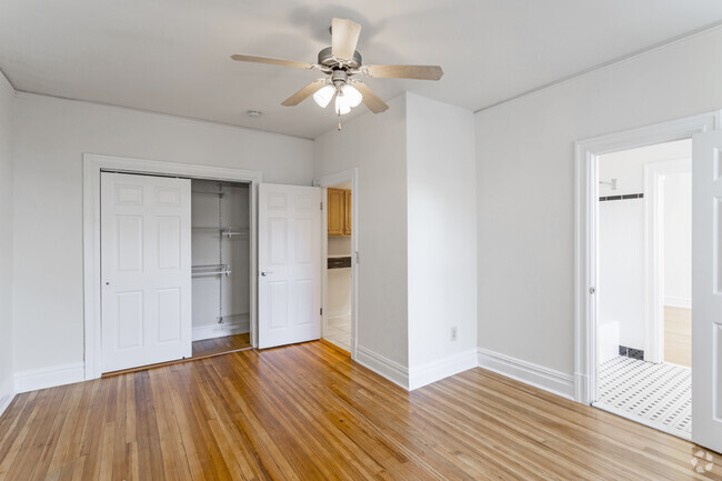 1 BR, 1 BA - 602 SF - 2701 Connecticut Ave