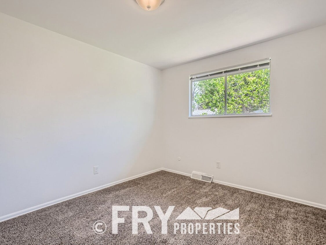 Updated large 2bed/1bath - Updated large 2bed/1bath