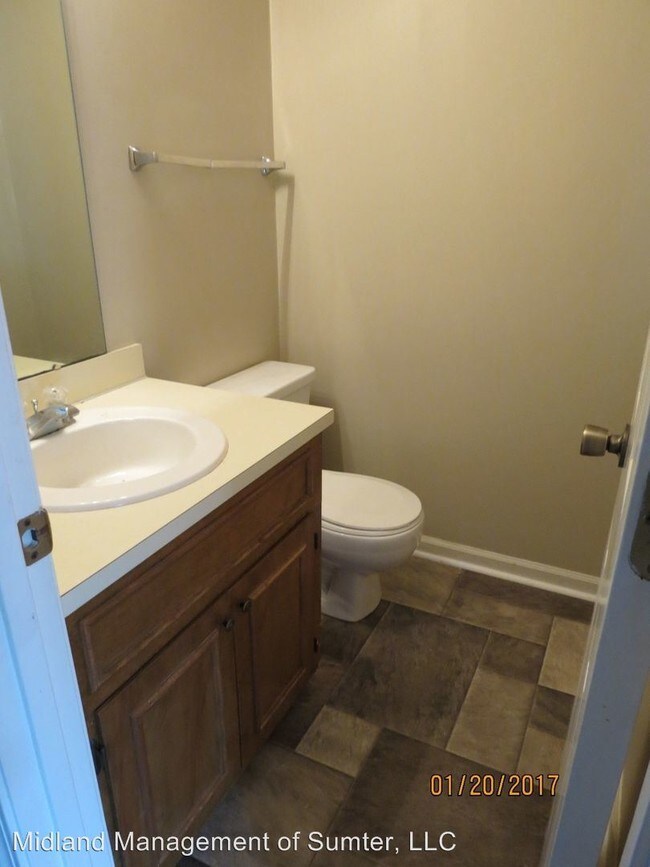 Foto del edificio - 60 Hilliard Dr