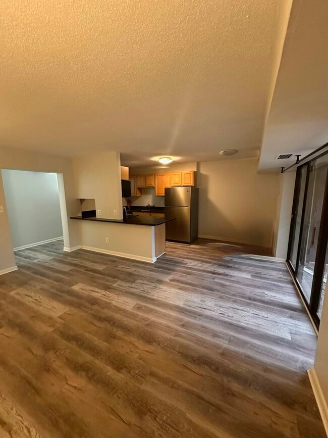 Building Photo - 2204 Castle Rock Square