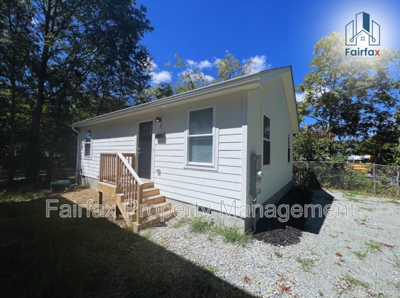 Photo - 2109 Hart St. (CD)