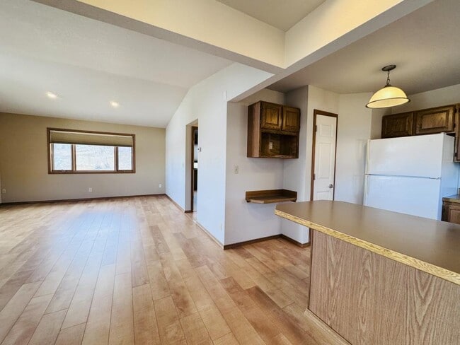 Foto del edificio - 2153 Alpine Dr