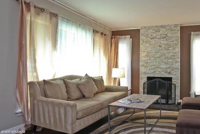 Foto del edificio - 908 E Hampton Rd