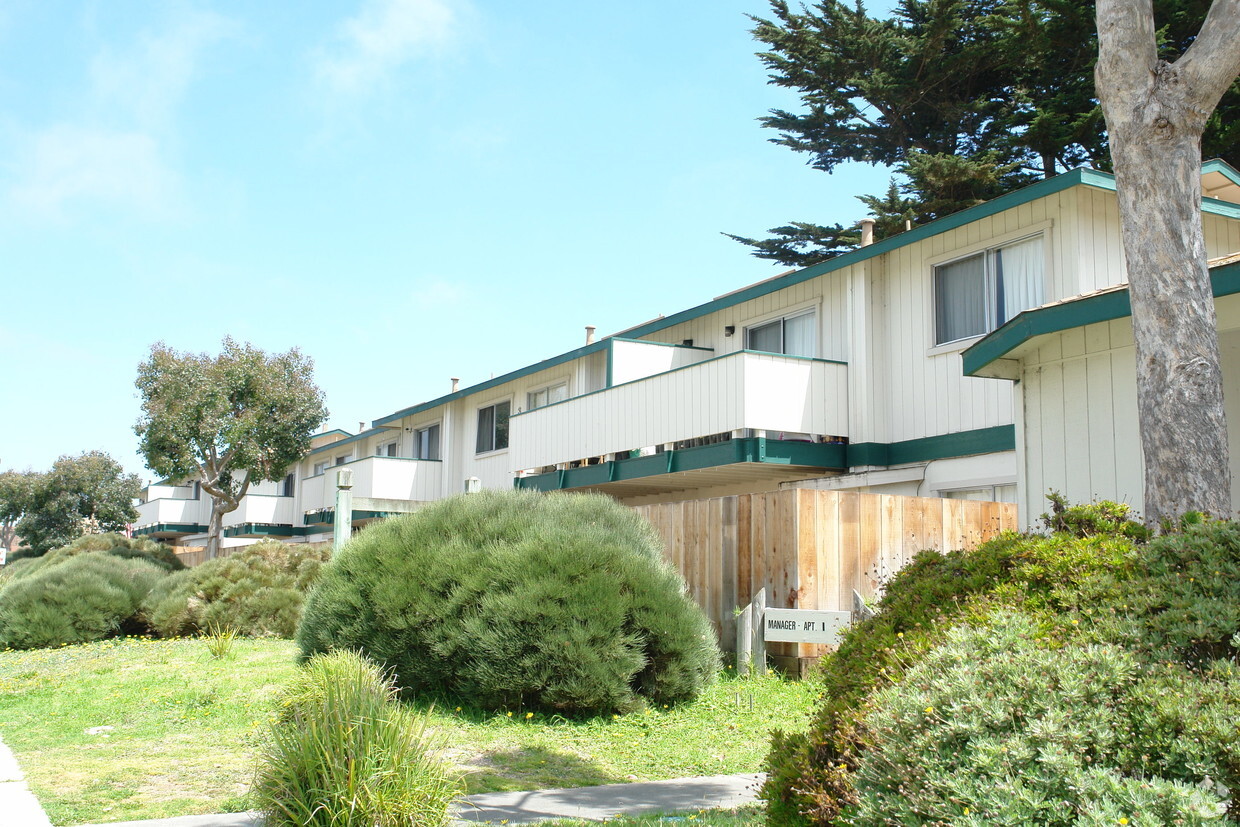 Building Photo - 3112 Seacrest Ave