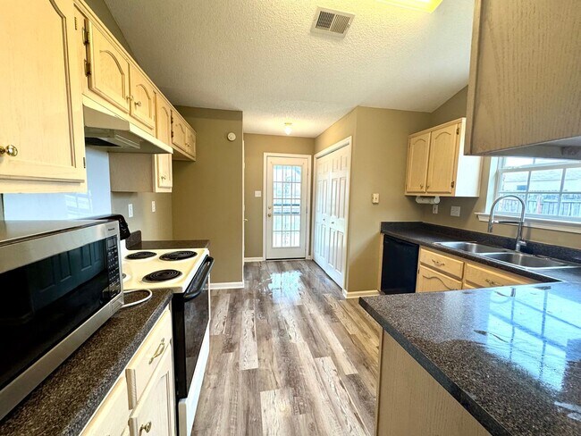 Foto del edificio - ****JUST REDUCED****9197 Kaitlyn Drive Sou...