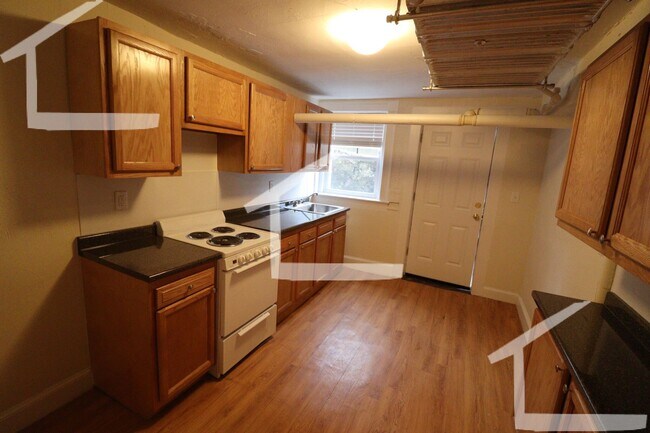 Building Photo - 3BR or 4BR near B/C trains, Wash Sq, heat included, No Fee!