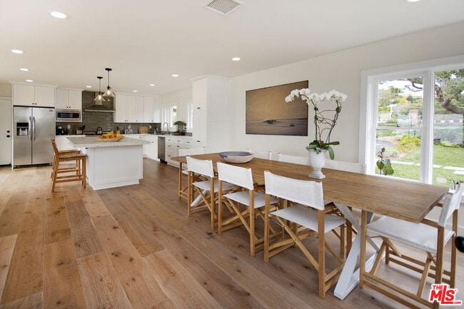 Foto del edificio - 7247 Birdview Ave