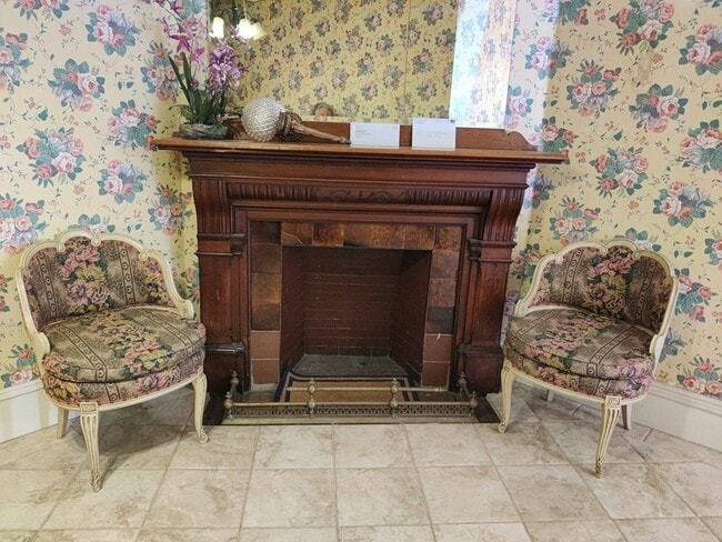 Building Photo - 247 W Newton St