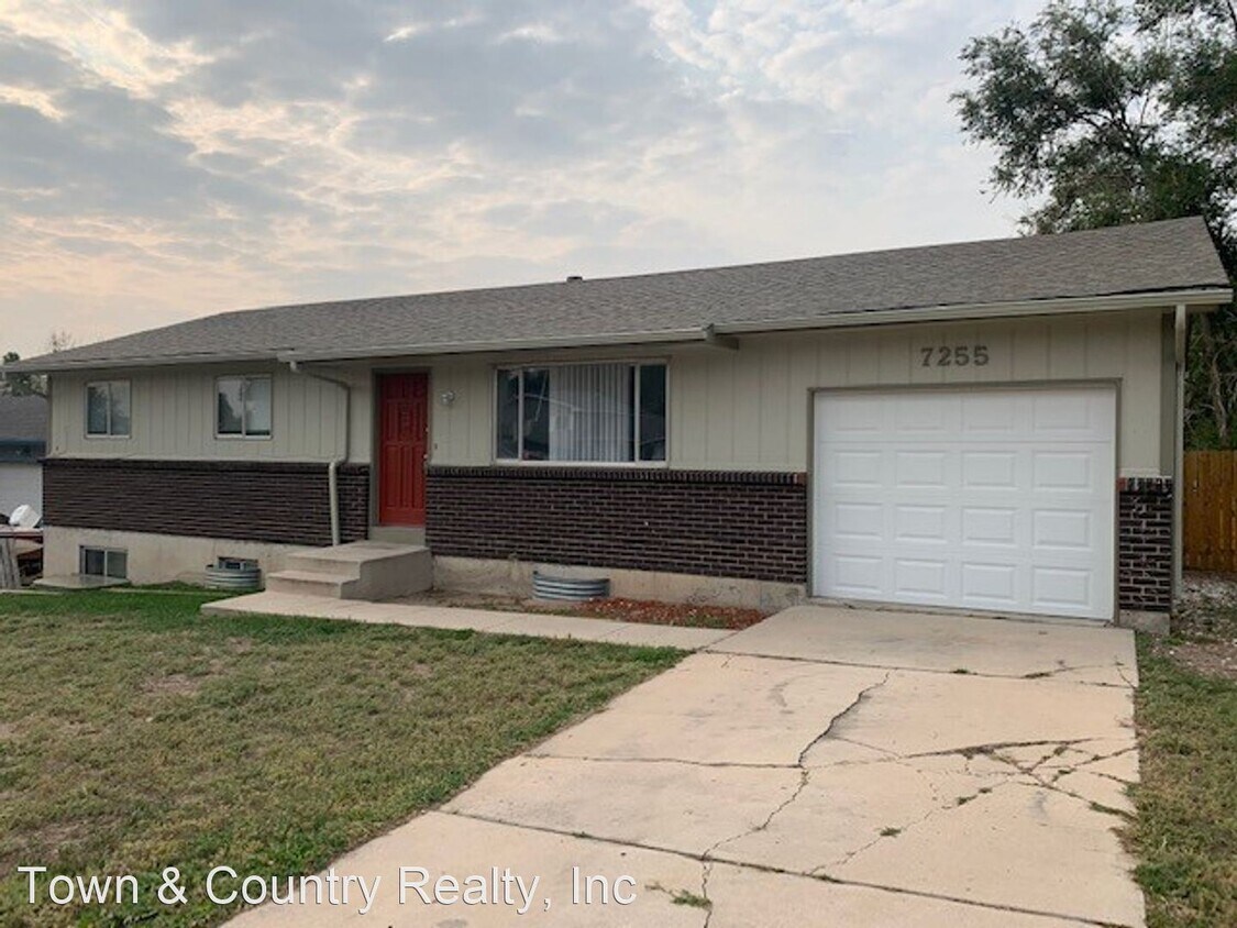 4 br, 2.5 bath House 7255 Watonga Court House Rental in Colorado Springs, CO