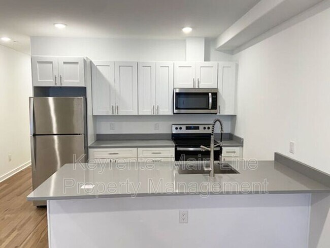 Building Photo - 725 N 39th St