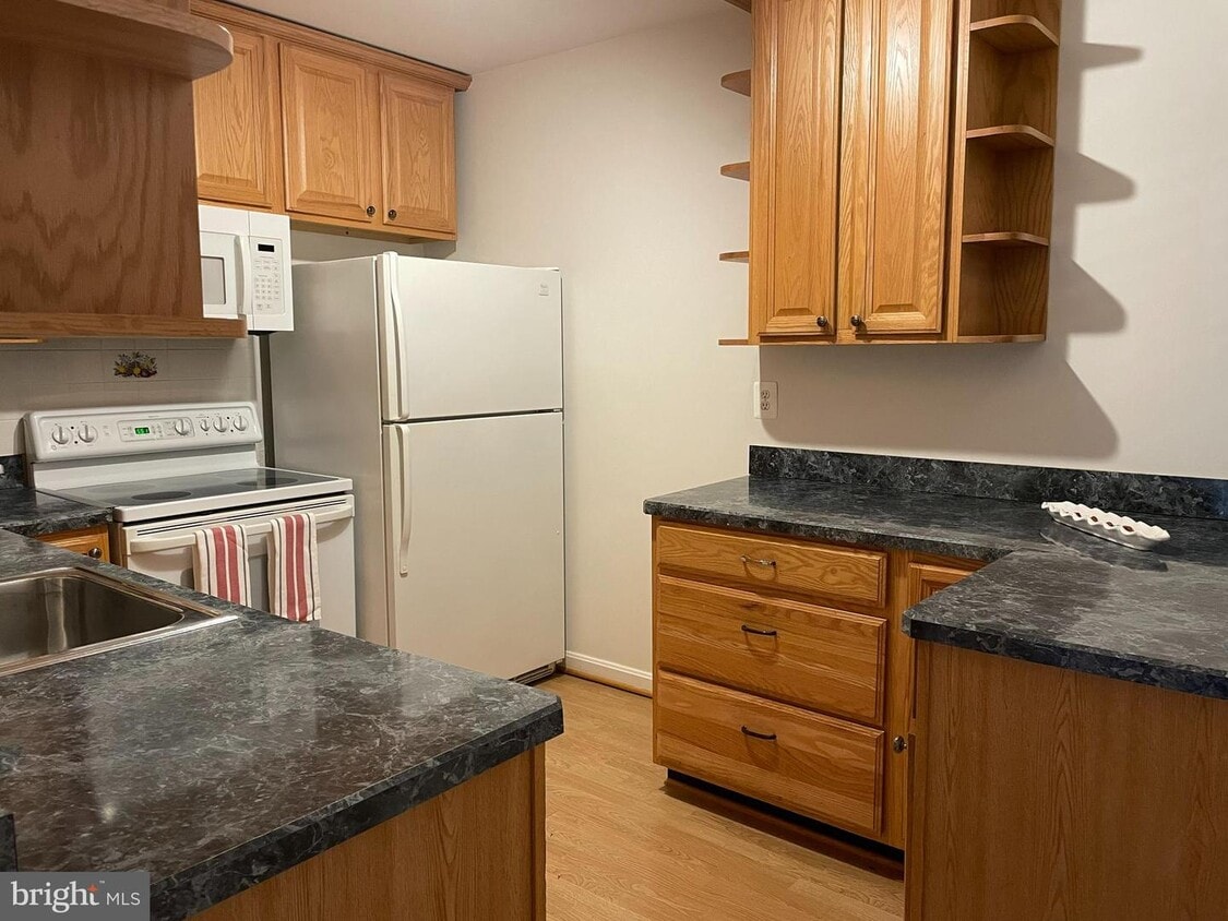 2615 Glengyle Dr Unit 92, Vienna, VA 22181 Room for Rent in Vienna