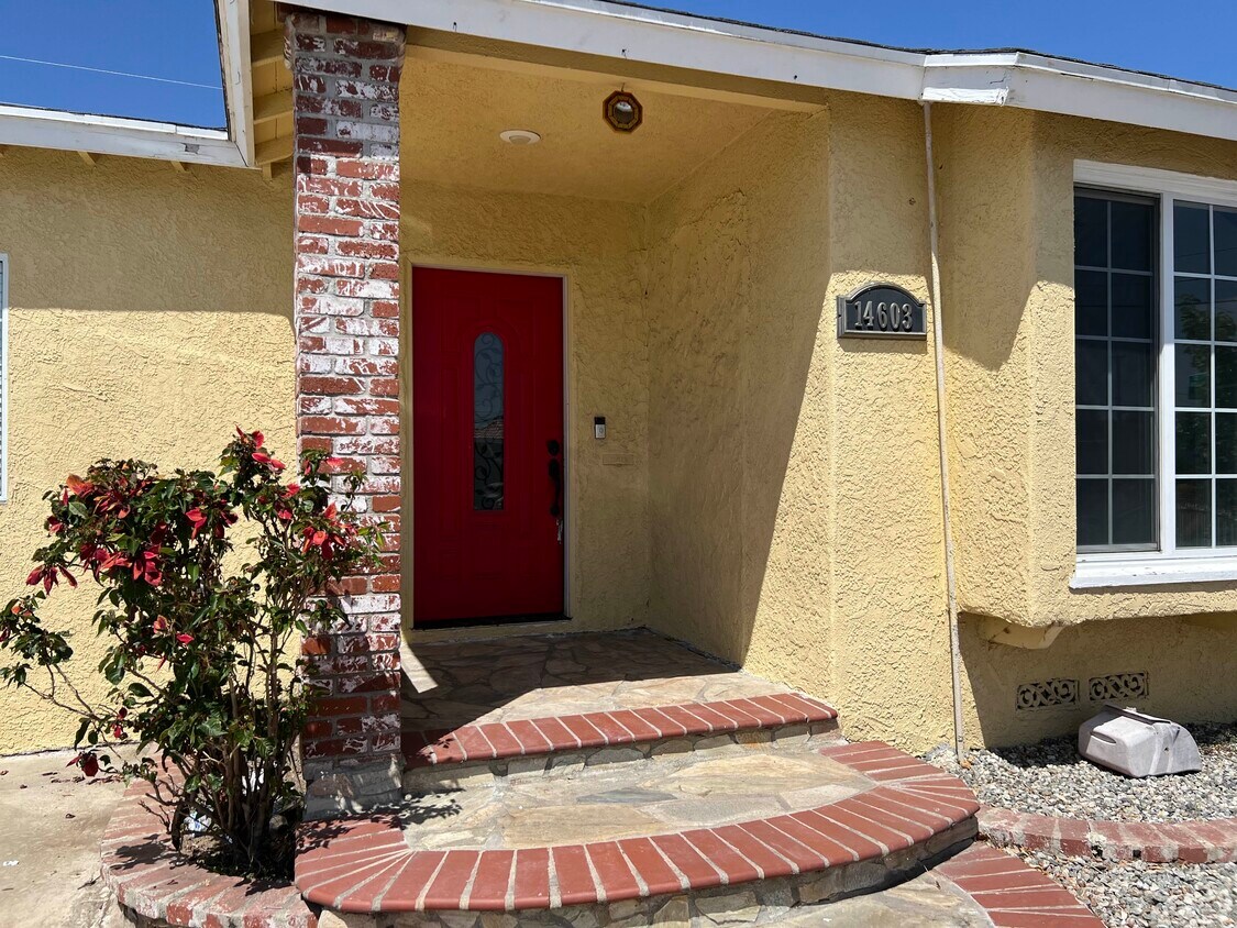Foto principal - 14603 Dublin Ave