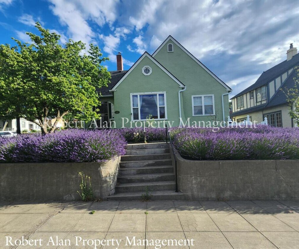 Primary Photo - 215 NW Despain Ave