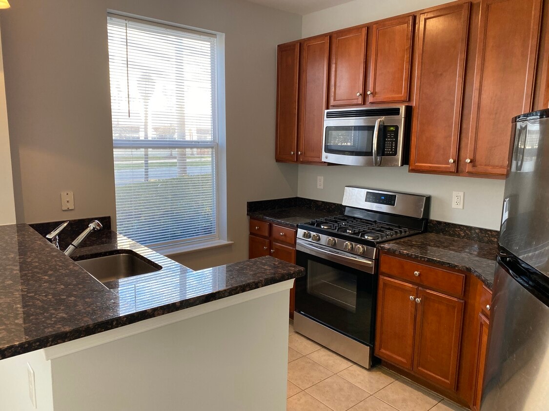 Kitchen - 2665 Prosperity Ave